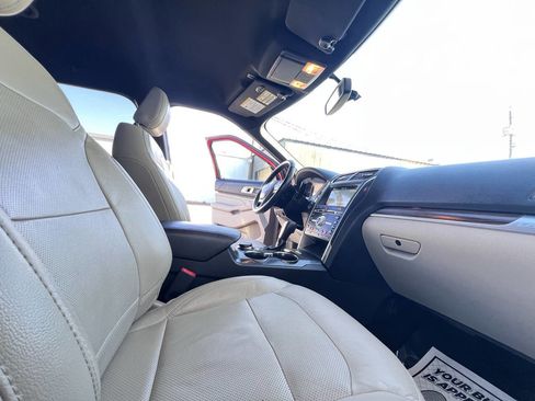 Used 2018 Ford Explorer Limited image 16