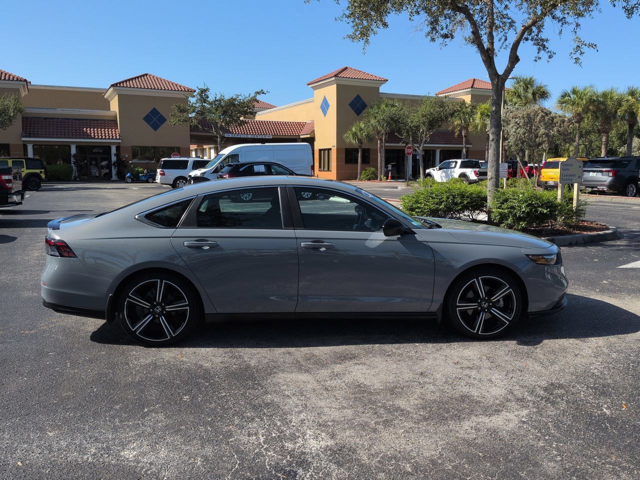 Used 2023 Honda Accord Sport image 3