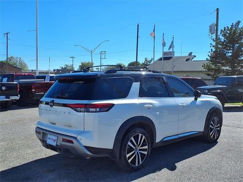 Used 2024 Nissan Pathfinder Platinum w/ Cargo Package image 23