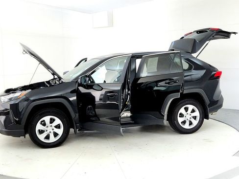 Used 2025 Toyota RAV4 LE AWD/4WD image 10