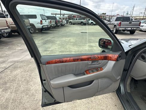 Used 2003 Lexus LS 430 RWD image 22
