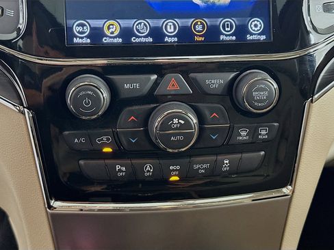 Used 2021 Jeep Grand Cherokee Limited w/ Trailer Tow Group IV AWD/4WD image 24