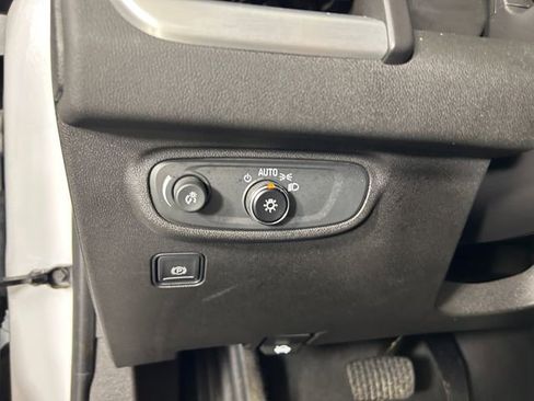 Used 2023 GMC Terrain SLE image 20