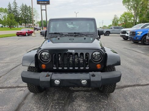 Used 2013 Jeep Wrangler Unlimited Sahara w/ Dual Top Group AWD/4WD image 2