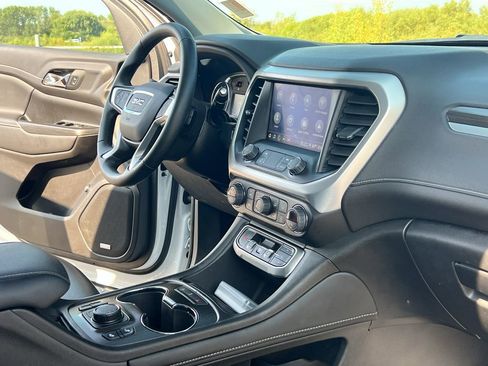 Used 2023 GMC Acadia SLT w/ LPO, Floor Liner Package image 29