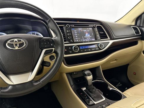 Used 2016 Toyota Highlander Limited image 37