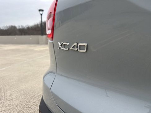 Certified 2025 Volvo XC40 B5 Core image 38