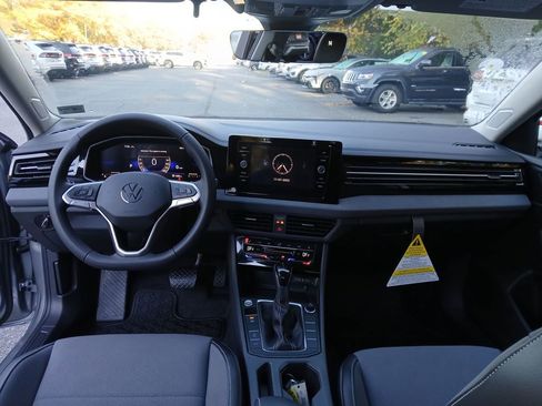New 2026 Volkswagen Jetta SE FWD image 12