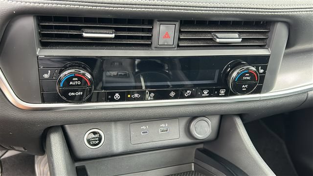 Certified 2023 Nissan Rogue SV w/ SV Premium B Package AWD/4WD image 18