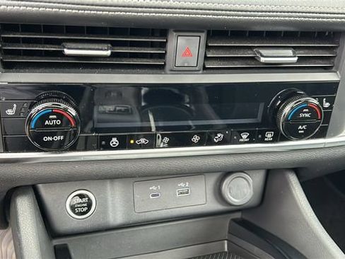 Certified 2023 Nissan Rogue SV w/ SV Premium B Package AWD/4WD image 18
