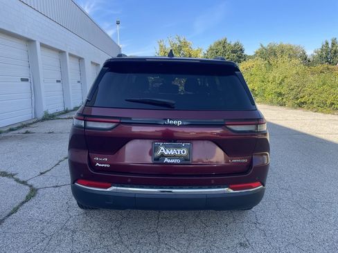 Used 2023 Jeep Grand Cherokee Laredo image 4