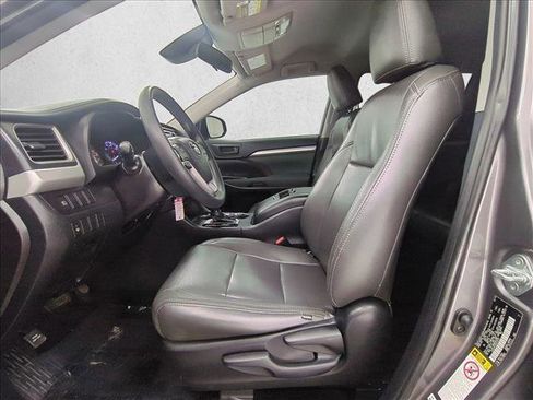 Used 2019 Toyota Highlander LE FWD image 16