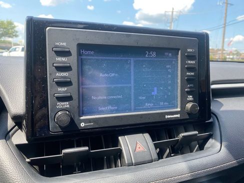Used 2021 Toyota RAV4 LE FWD image 22