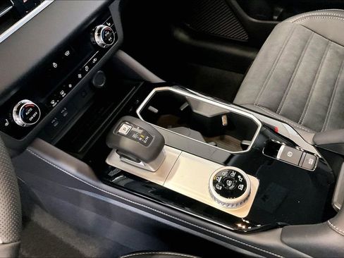 New 2026 Mitsubishi Outlander SE image 8