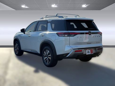 New 2025 Nissan Pathfinder SL image 3