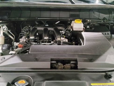 Used 2024 Nissan Pathfinder SV AWD/4WD image 10