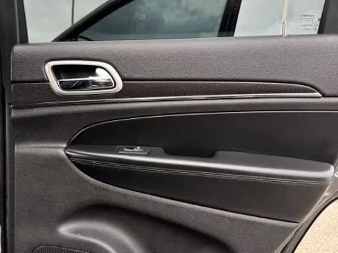 Used 2018 Jeep Grand Cherokee Limited image 26
