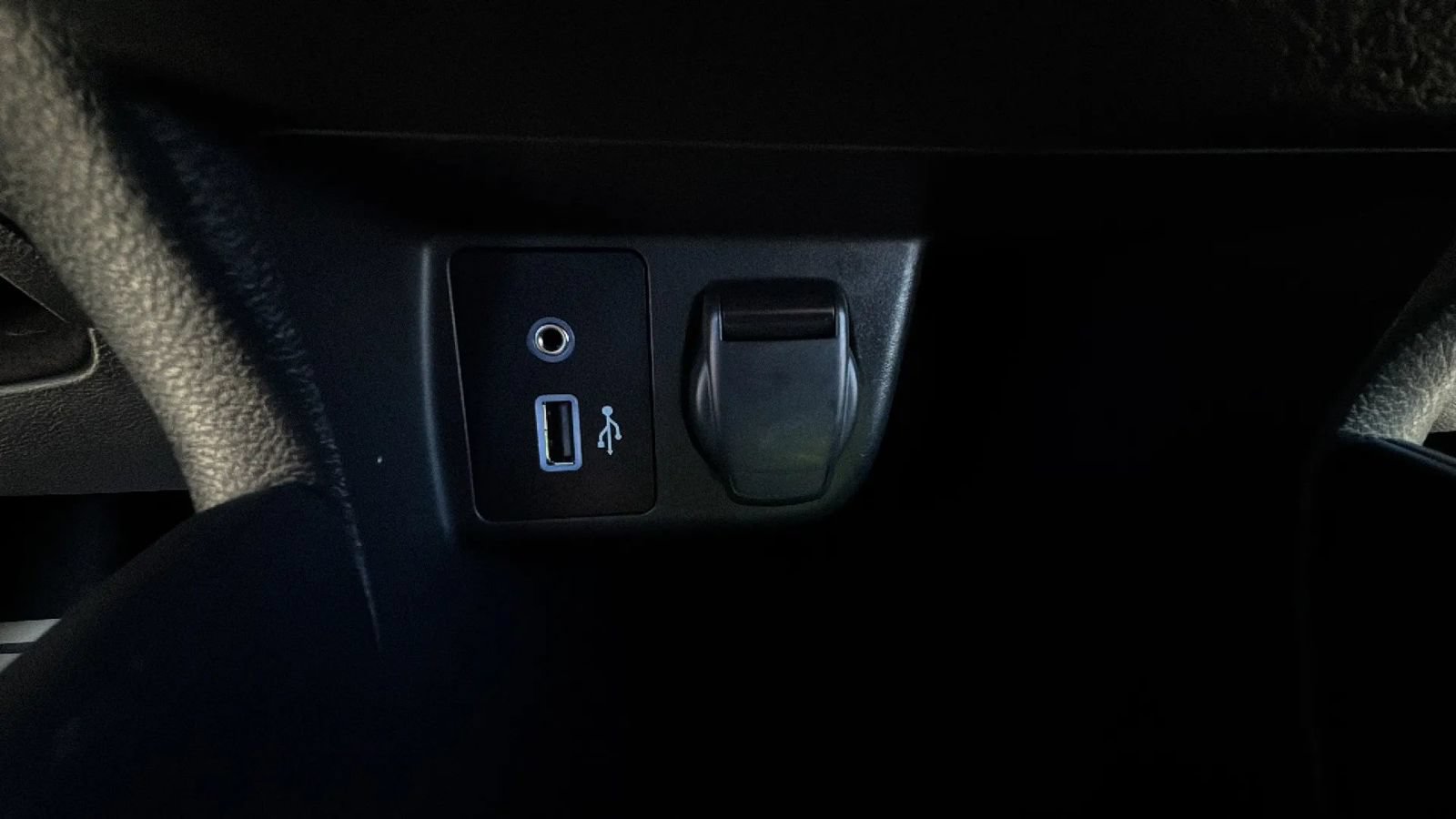 Used 2025 Nissan Versa S FWD image 15