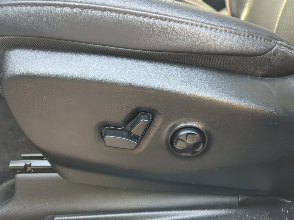 Used 2025 Chrysler Pacifica Select FWD image 39