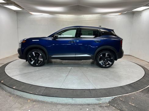 New 2026 Nissan Kicks SR image 2