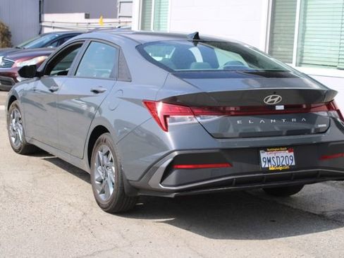Used 2024 Hyundai Elantra Blue FWD image 3