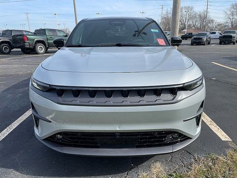 Used 2024 Jeep Wagoneer Launch Edition image 3