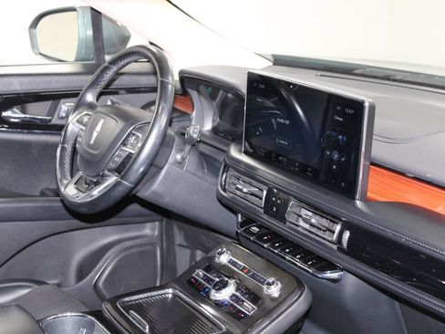Used 2022 Lincoln Nautilus Reserve AWD/4WD image 32
