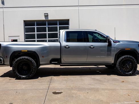 Used 2025 GMC Sierra 3500 Denali w/ Denali Reserve Package AWD/4WD image 11