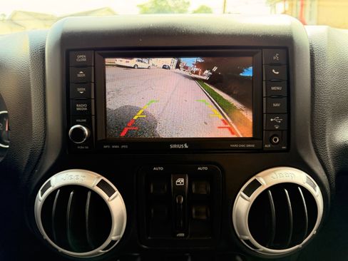 Used 2014 Jeep Wrangler Unlimited Rubicon AWD/4WD image 30