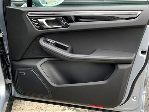 New 2025 Porsche Macan image 29