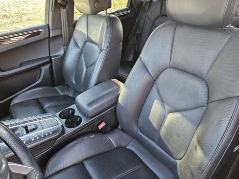 Used 2018 Porsche Macan image 12