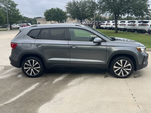 Certified 2023 Volkswagen Taos SE w/ Panoramic Sunroof Package FWD image 11