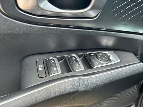 Used 2025 Kia Sorento S w/ Panoramic Sunroof Package FWD image 17