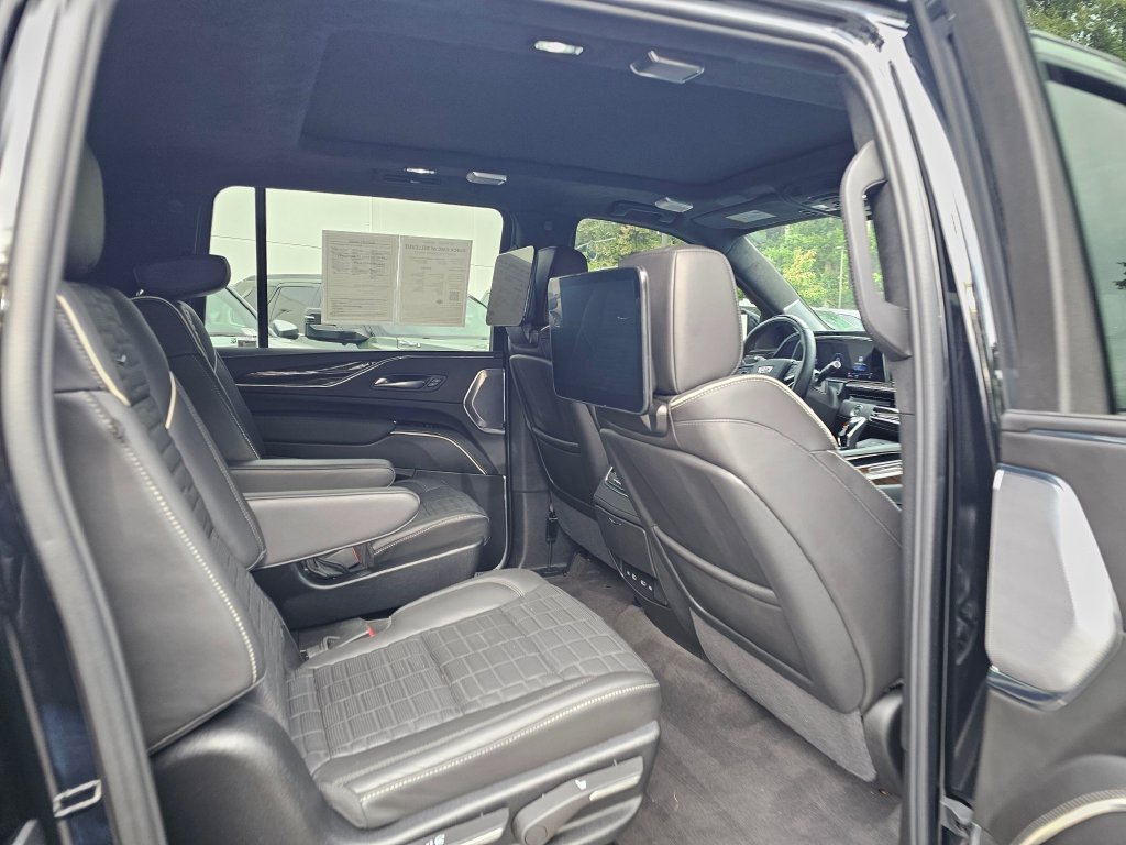 Used 2024 Cadillac Escalade ESV Sport Platinum w/ Heavy-Duty Trailer Package AWD/4WD image 14