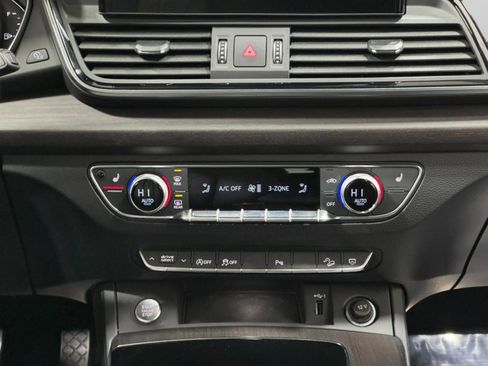 Certified 2023 Audi Q5 2.0T Premium w/ Convenience Package image 16