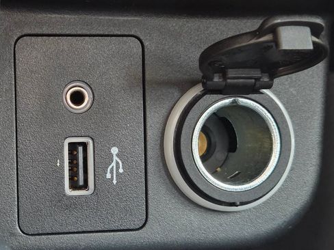 Used 2020 Nissan Kicks SR FWD image 16