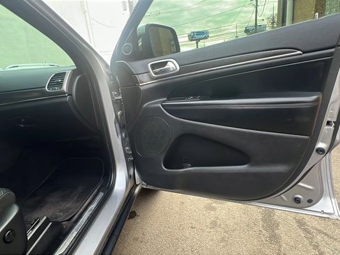 Used 2018 Jeep Grand Cherokee Limited w/ Luxury Group II image 32