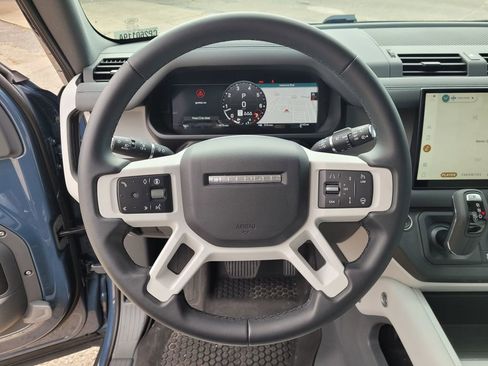 Used 2025 Land Rover Defender 90 S image 19