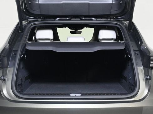 Certified 2025 Porsche Macan Electric image 26