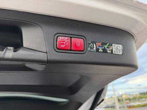 Used 2025 Mercedes-Benz GLS 450 4MATIC image 35