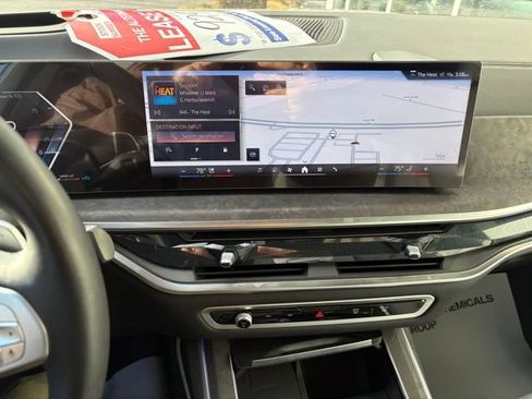 Used 2025 BMW X7 xDrive40i w/ Climate Comfort Package image 15