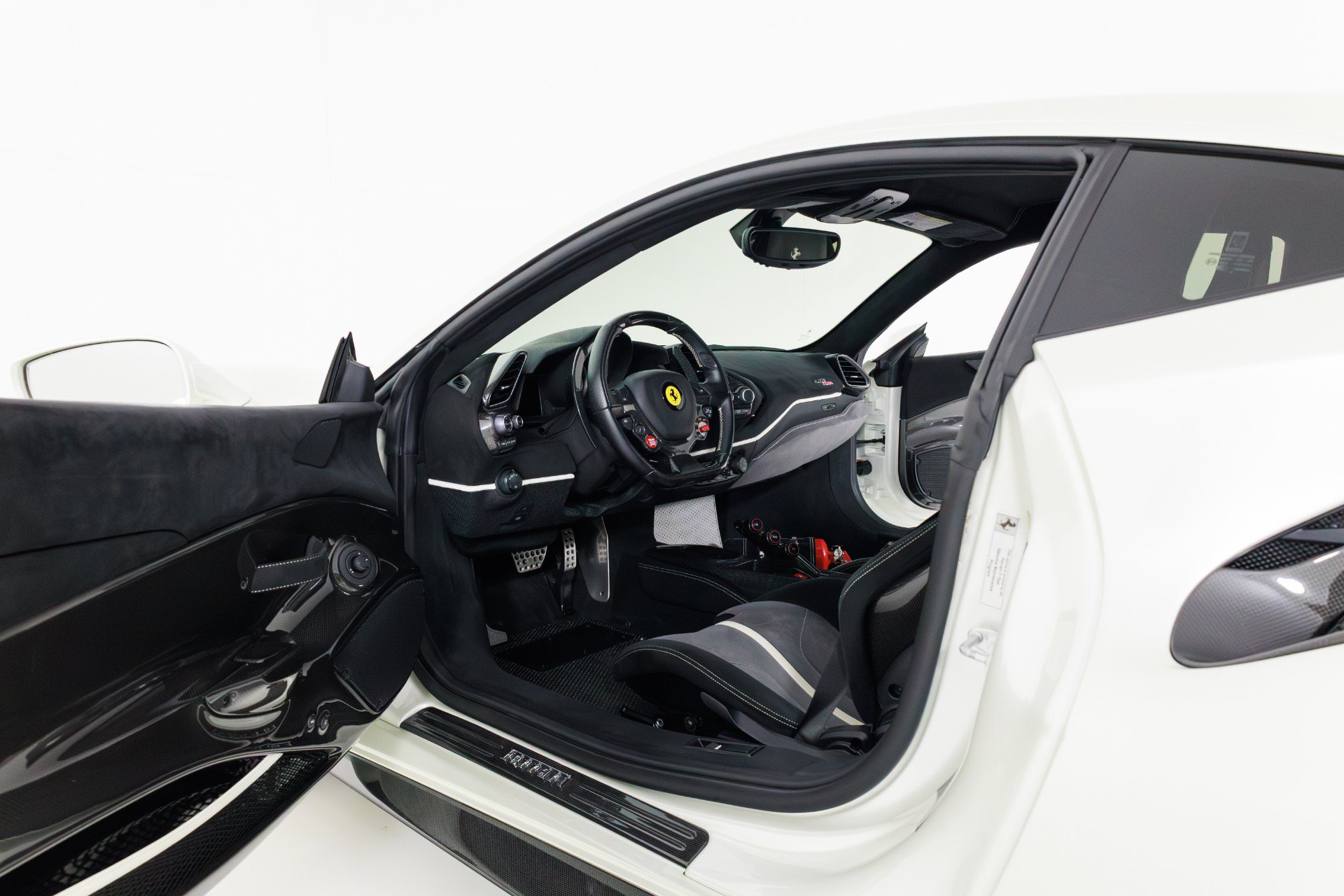 Used 2020 Ferrari 488 Pista Coupe RWD image 13