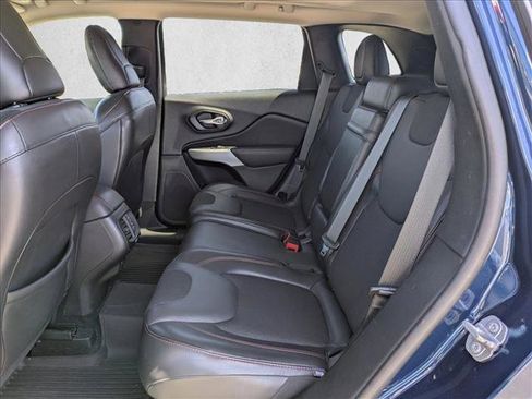 Used 2018 Jeep Cherokee Trailhawk w/ Comfort/Convenience Group AWD/4WD image 19
