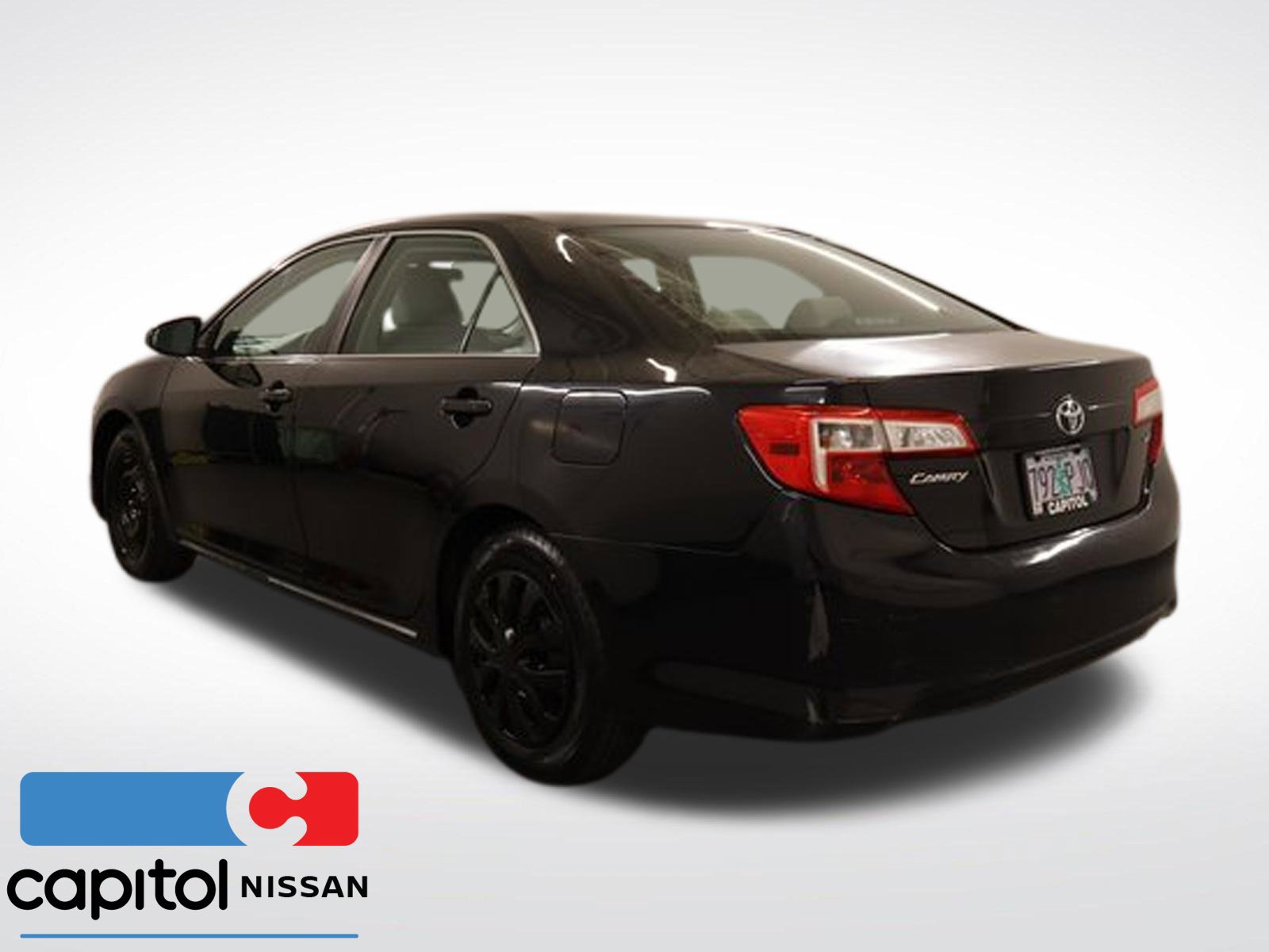Used 2012 Toyota Camry LE FWD image 4