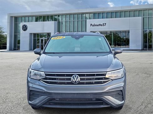 Certified 2022 Volkswagen Tiguan SE image 2