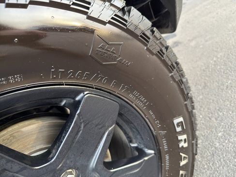 New 2025 Ford Bronco Outer Banks w/ Black Appearance Package image 13