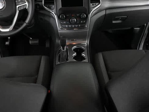 Used 2020 Jeep Grand Cherokee Laredo image 14