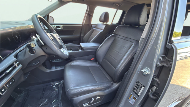 Used 2025 Hyundai Santa Fe Limited FWD image 14