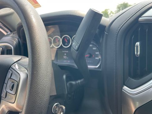 Used 2020 Chevrolet Silverado 1500 LT AWD/4WD image 22