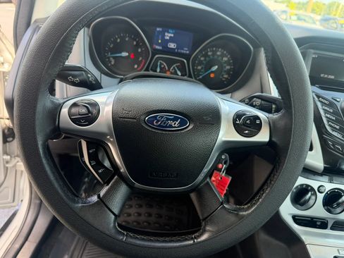 Used 2014 Ford Focus SE w/ Equipment Group 201A FWD image 16